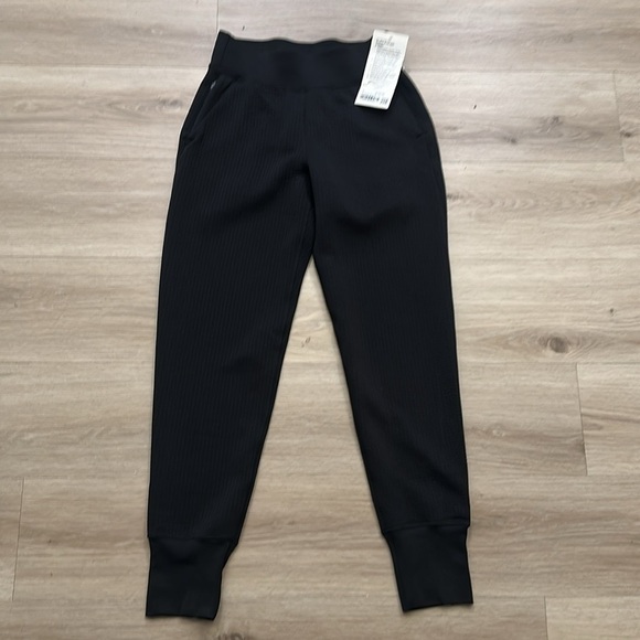 Lululemon Waffle-Knit Mid-Rise Jogger - Picture 8 of 13